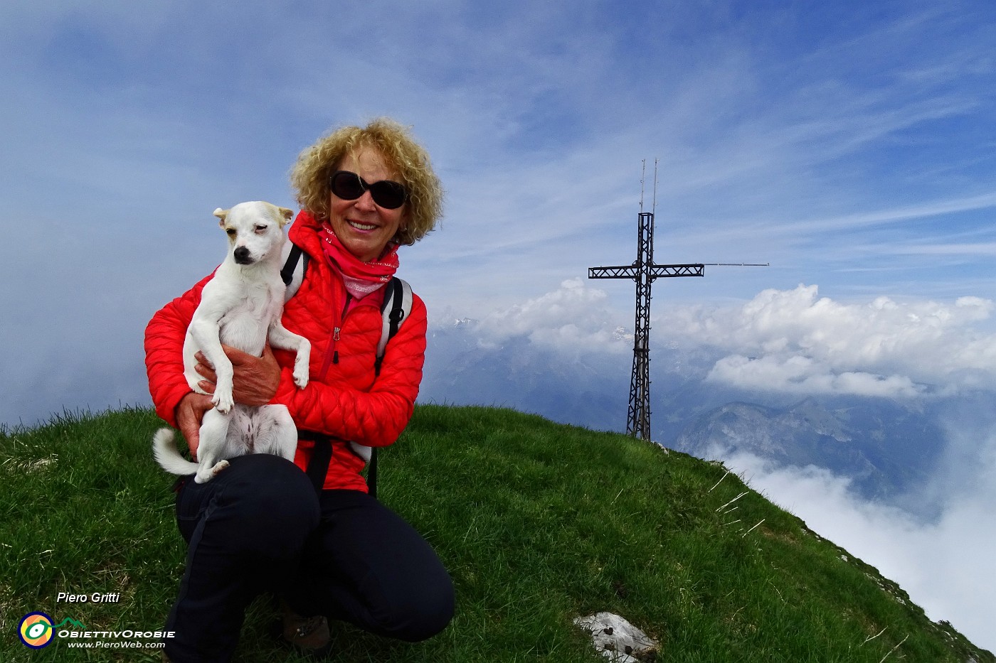 67 Con Stelina montagnina EE alla croce del Monte Secco (anticima 2217 m).JPG -                                